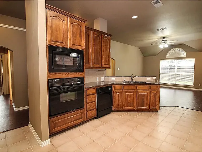 11902 Cobblestone Dr — Photo 18