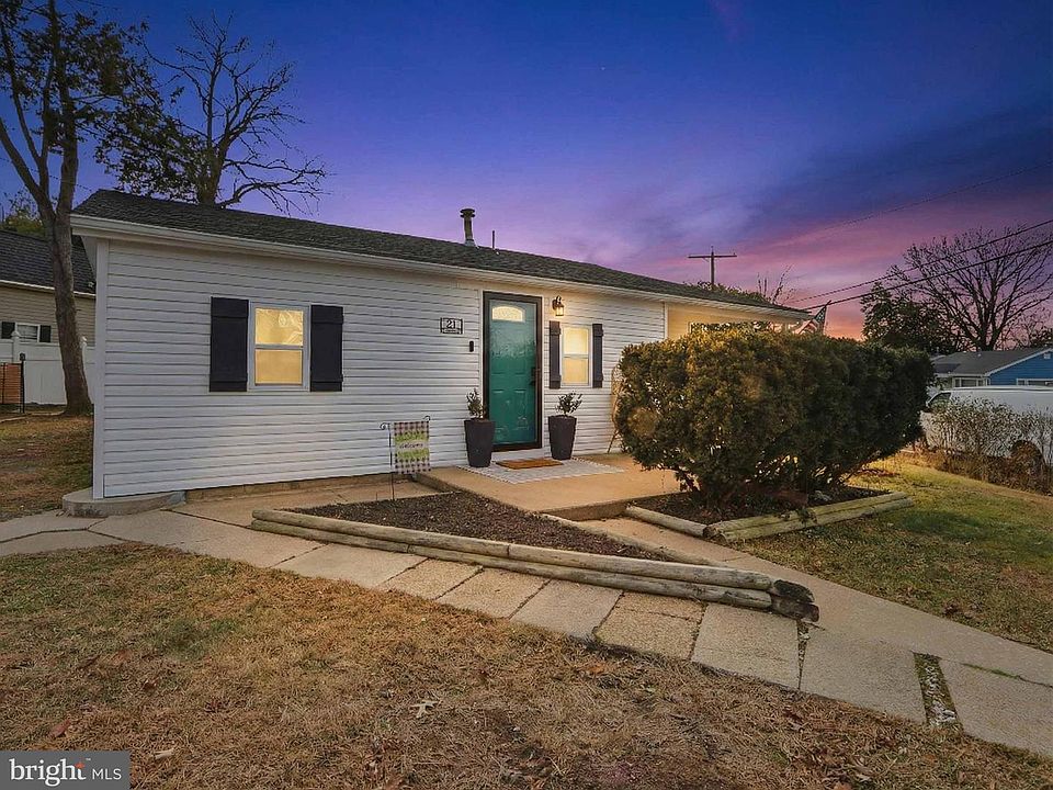 1st image of 21 Dogwood Dr