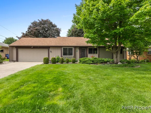501 Worcester Dr NE, Grand Rapids, MI 49503