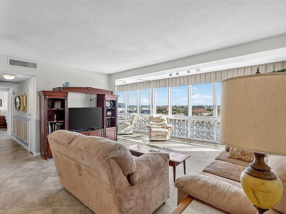 5th image of 31 ISLAND WAY #408