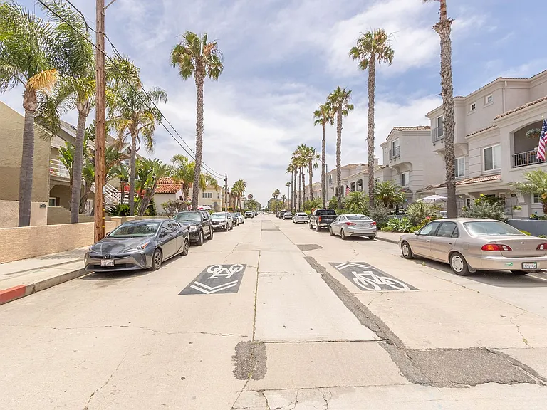 Remodeled 2 Bedroom/ 1 Bath Apartment Near Strand Beach in Oceanside! — Photo 25