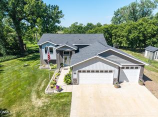 3263 River Place Dr N, Mandan, ND 58554