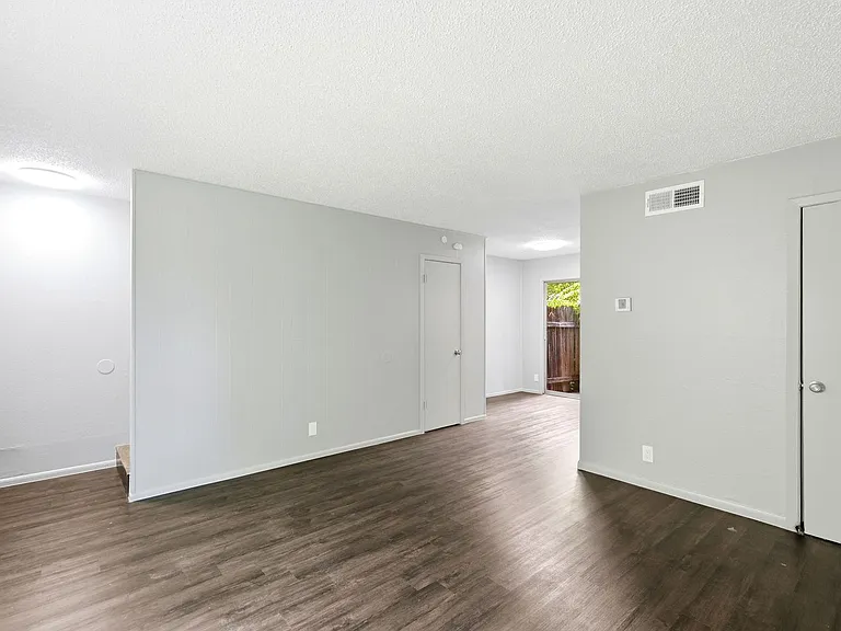 2319 Greenfield Pkwy — Photo 36