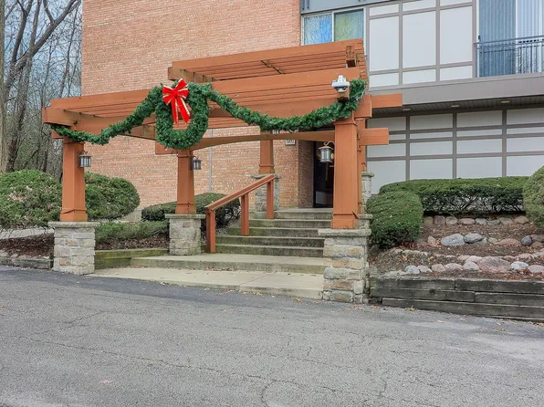 5810 Oakwood Dr Unit 3H, Lisle, IL 60532