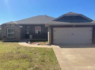 720 NW 21st St, Moore, OK 73160