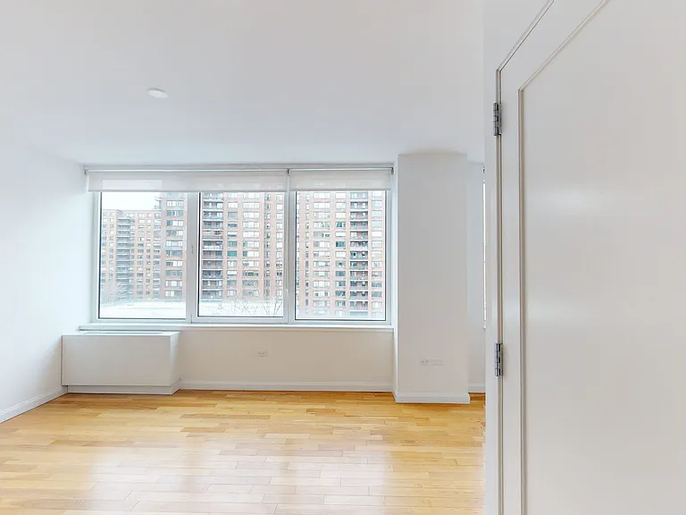 805 Columbus Ave #7D — Photo 3