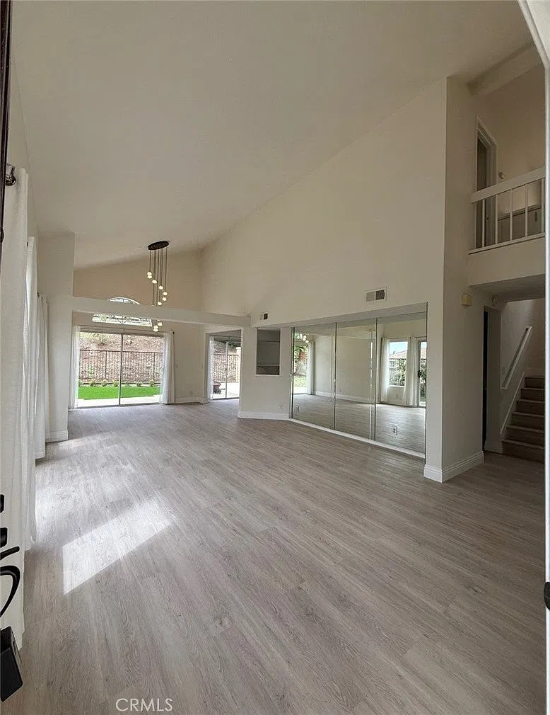 3 bed, 2.5 bath, 1800 sqft, $5,450 — Photo 4