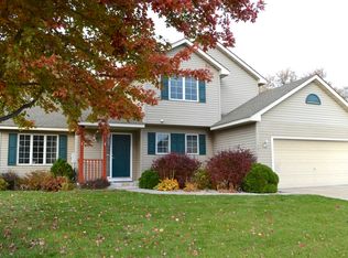 1017 Demont Ave E, Maplewood, MN 55109