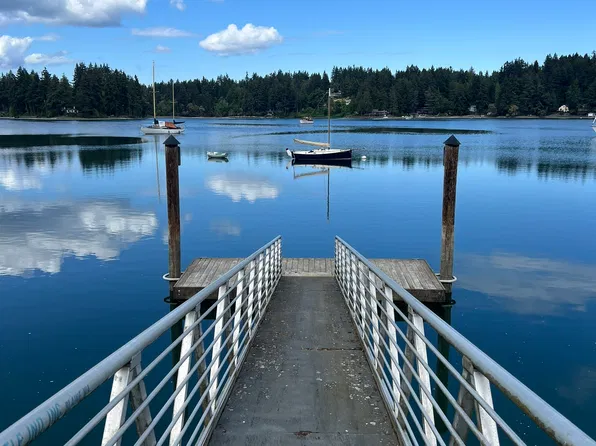 924 Shorewood Dr, Bremerton, WA