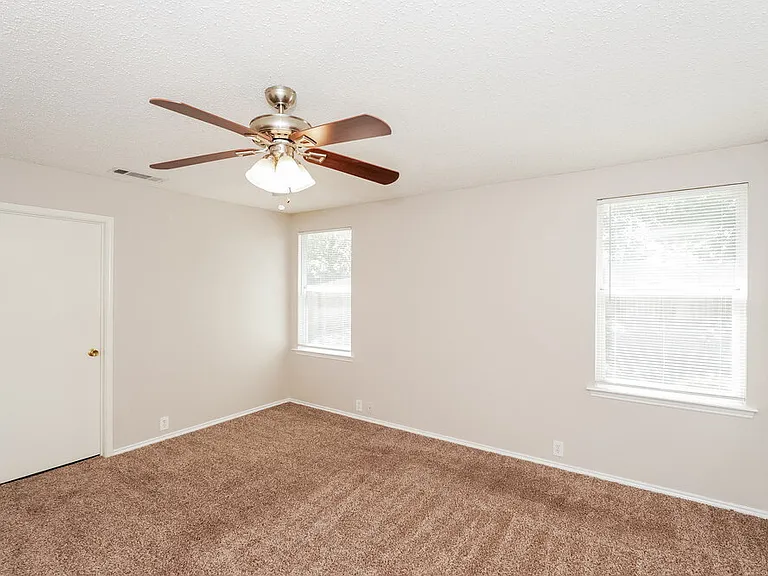 1519 Columbia Dr — Photo 10