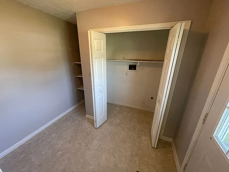 111 Pleasureville Rd — Photo 18