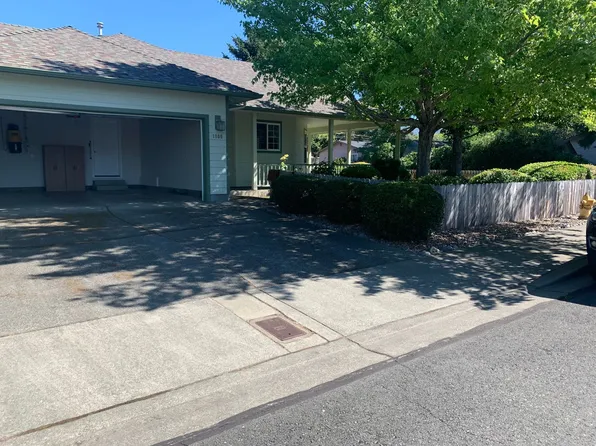 1800 SW J St, Grants Pass, OR 97526