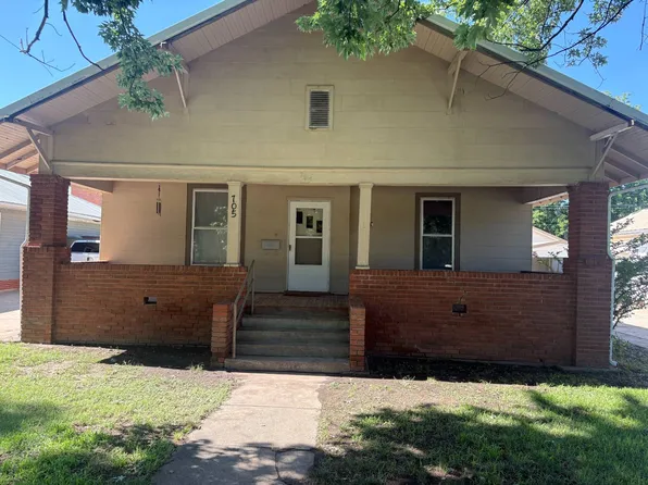 705 W 9th St, Newkirk, OK 74647