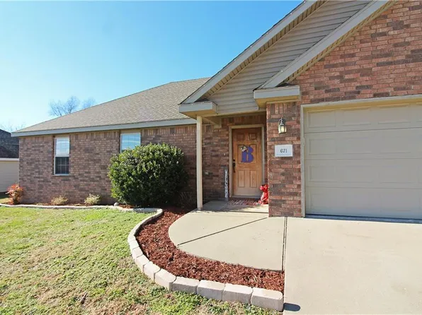 671 Woodland St, Centerton, AR 72719