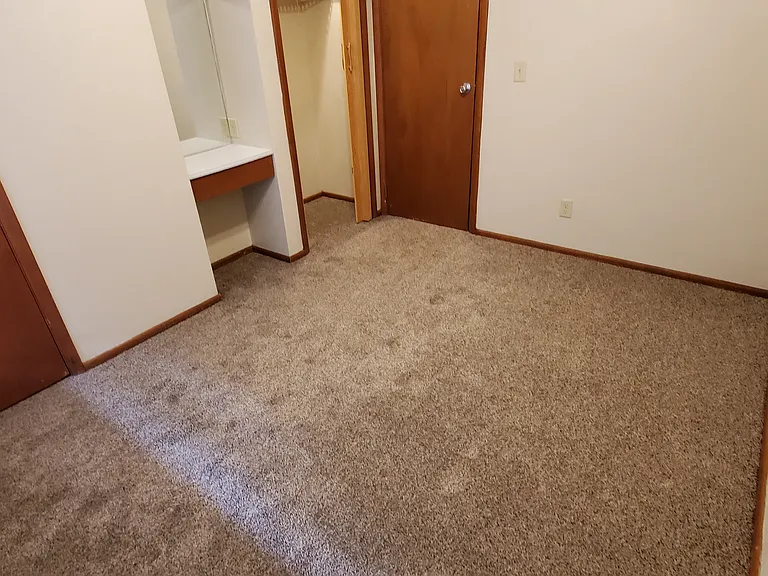 Ellis Apartments — Photo 16