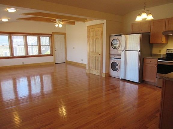 3rd image of 16 Rocky Neck Ave #A