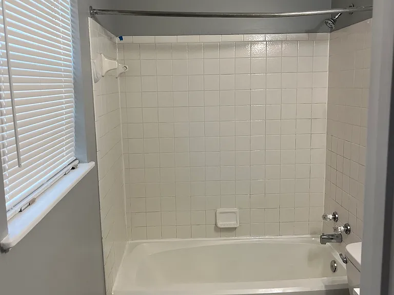 821 Winslow Way — Photo 4