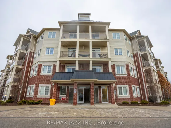 80 Aspen Springs Dr #308, Clarington, ON L1C 0V4
