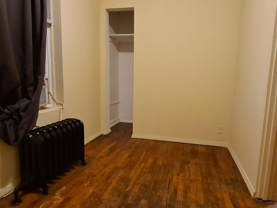 1st image of 2454 W Walton St #1R
