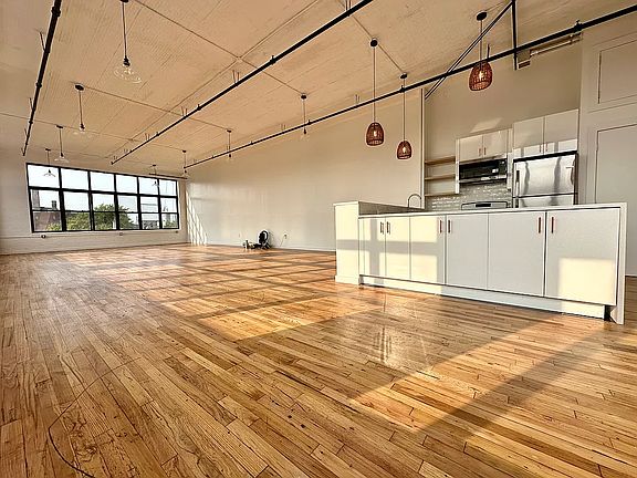 3rd image of 255 McKibbin St #413