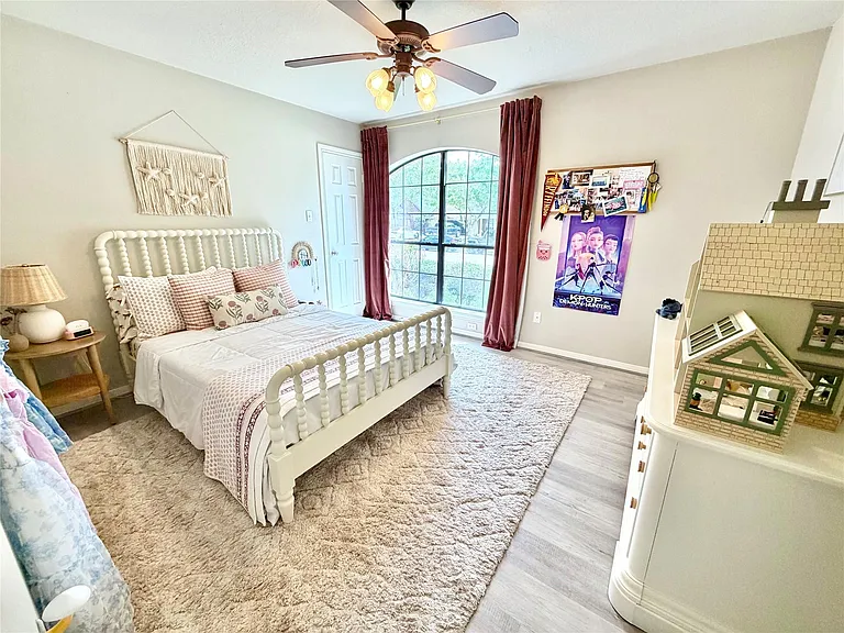 301 Friends Knoll Ln — Photo 13