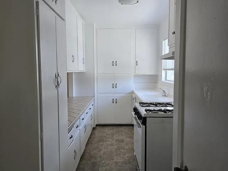 6803 Long Beach Blvd #7 — Photo 2