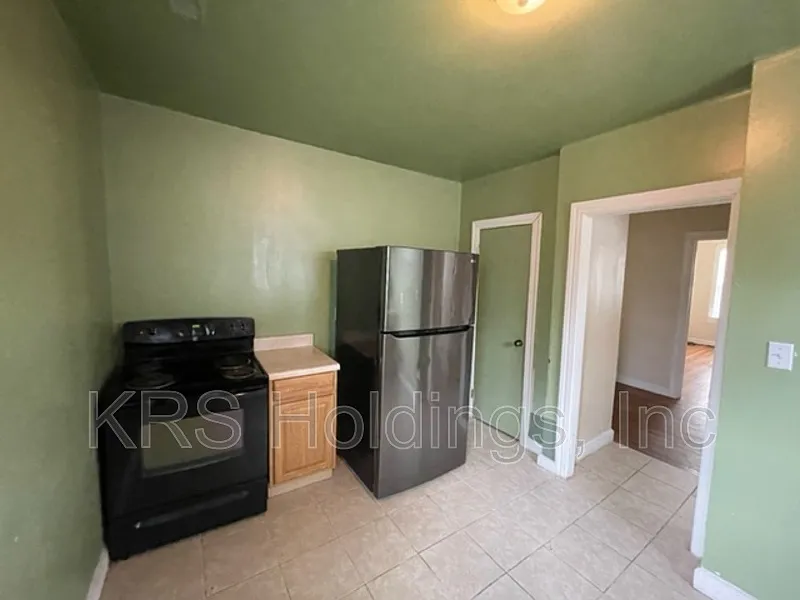 2 bed, 1.0 bath, 950 sqft, $895 — Photo 2