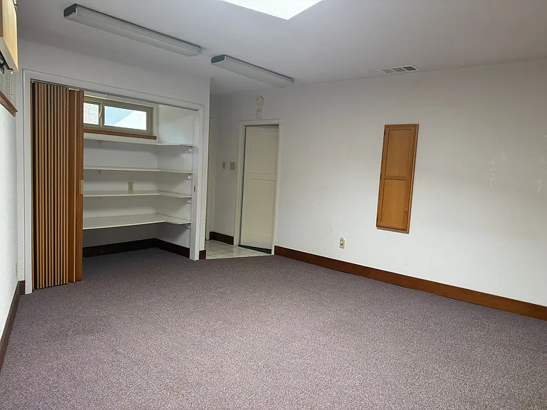 718 Linwood St — Photo 12