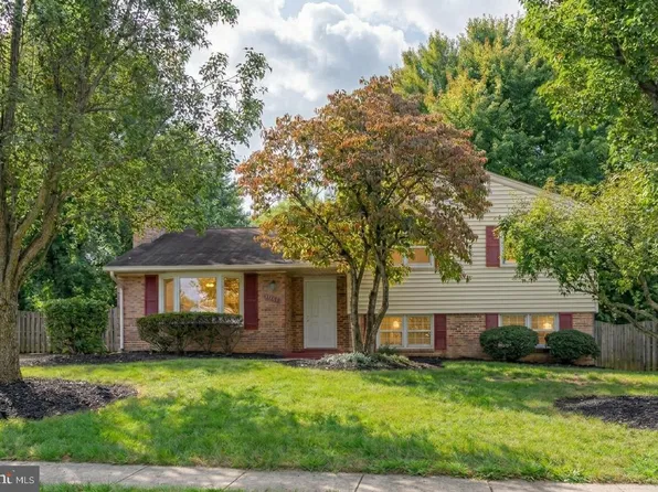 14717 Lock Dr, Centreville, VA 20120