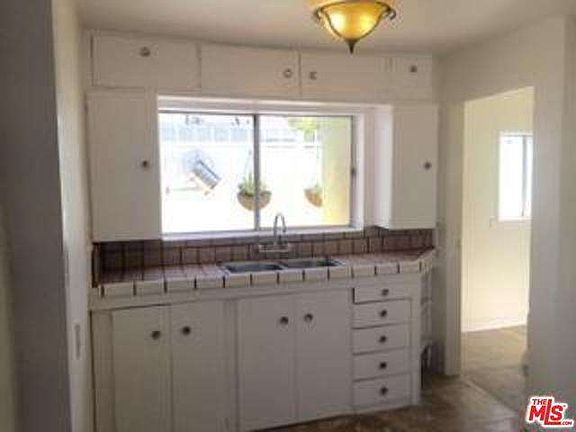 4th image of 1154 W 66th St