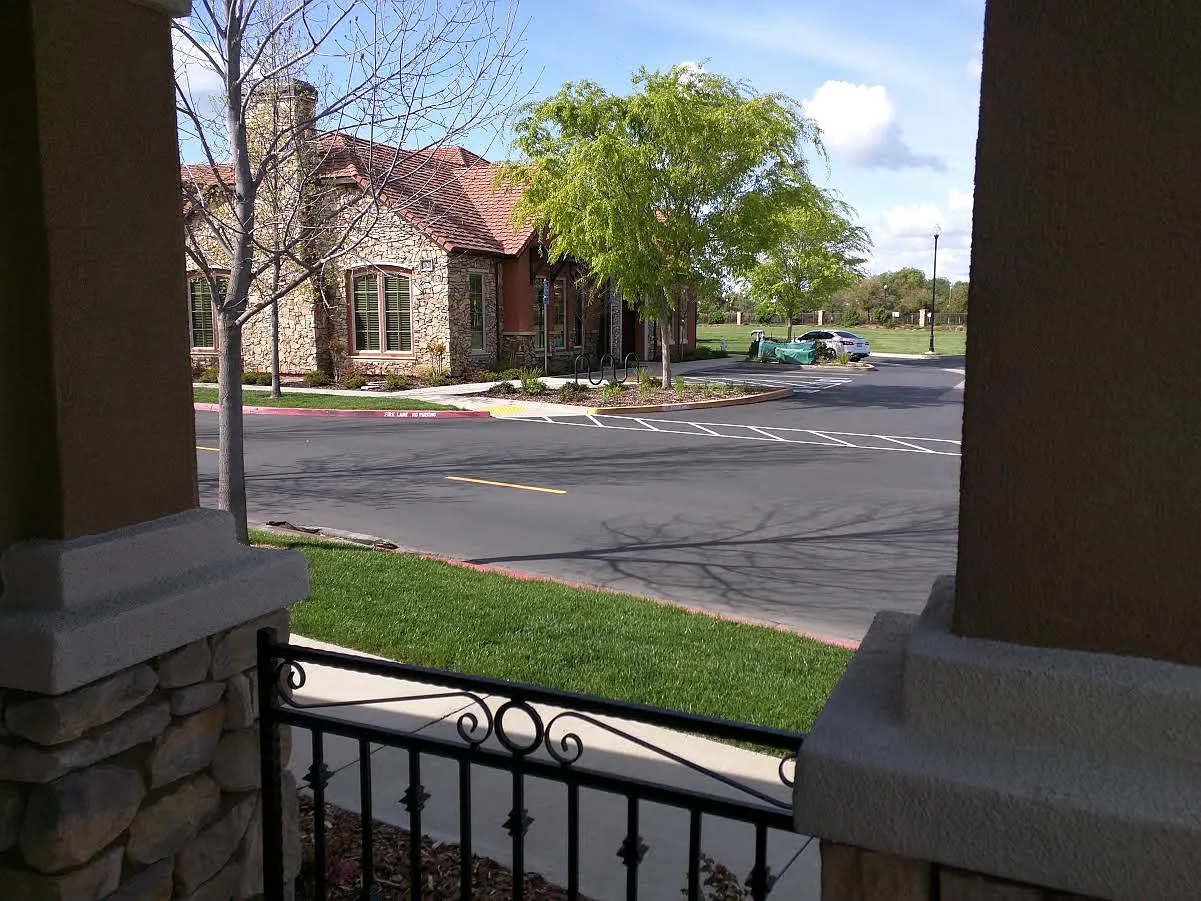 2 bed, 1645 sqft, $2,800 — Photo 3