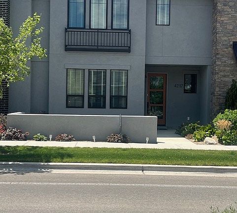 3rd image of 4217 E Parkcenter Blvd