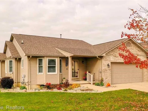 7404 Cross Creek Dr #159, Swartz Creek, MI 48473