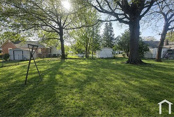 238 Miller St — Photo 13