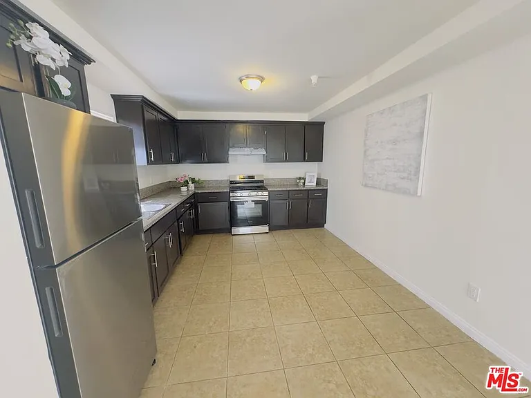 10605 Avalon Blvd — Photo 14