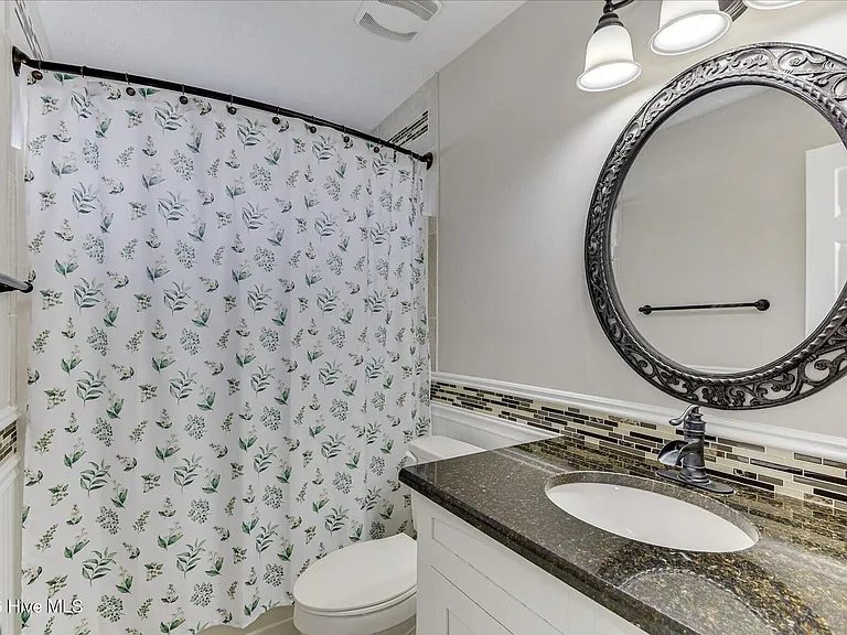 135 Summerfield Cir — Photo 19