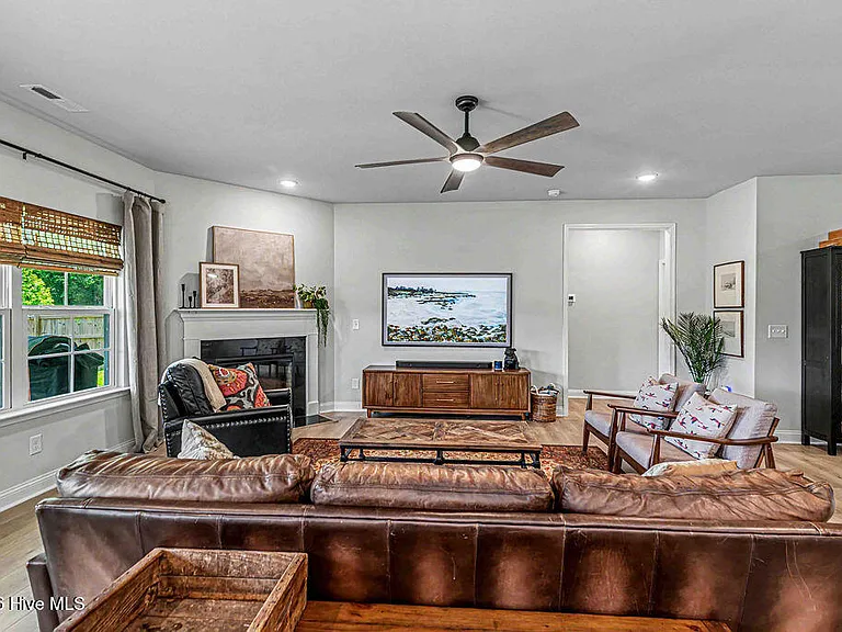 702 Greenwich Pl — Photo 7