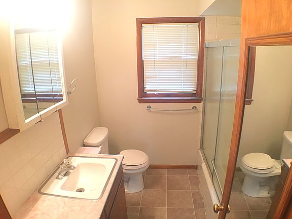5th image of 943 4th St NW