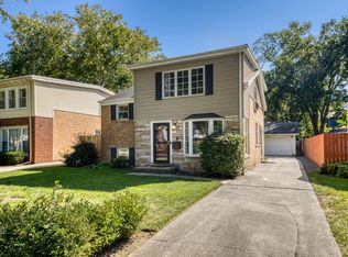 41 Hackberry Ln, Glenview, IL 60025