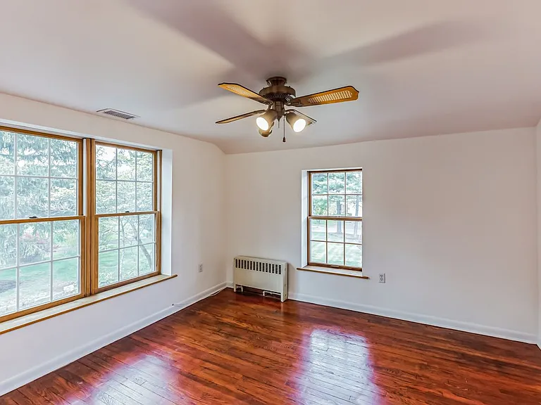 1425 N Line St — Photo 30