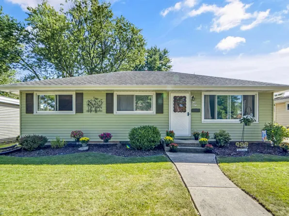 W168N8472 Jacobson Dr, Menomonee Falls, WI 53051