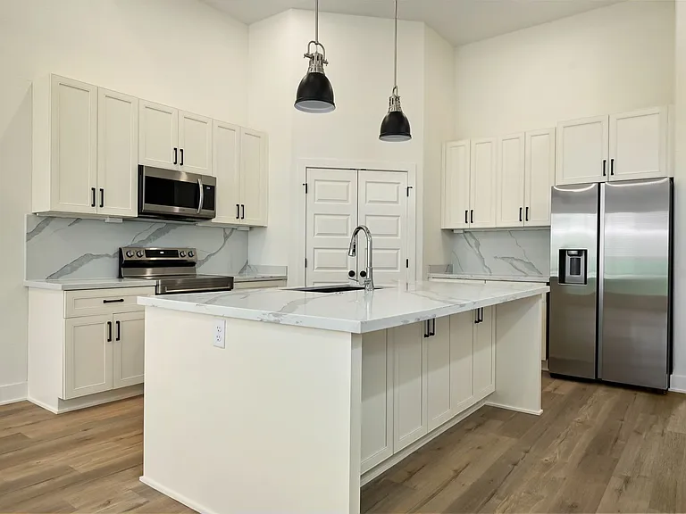 100 & 102 Amberwood Ct — Photo 36