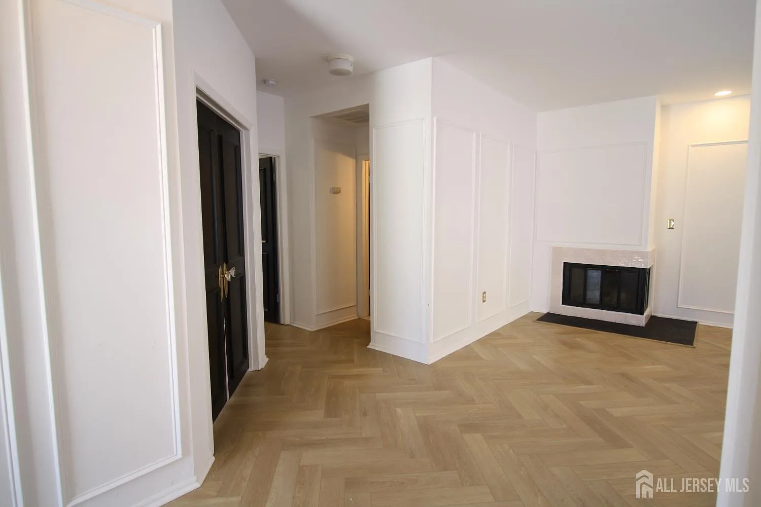 2 bed, 2.0 bath, 1000 sqft, $2,700 — Photo 2