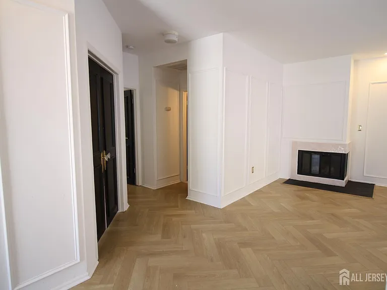 3011 Cypress Ct — Photo 2