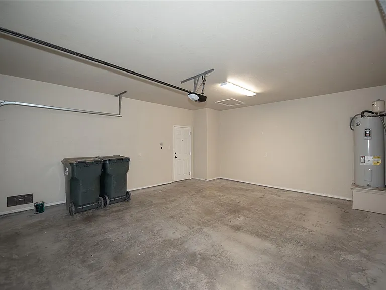 245 Joanne Loop #B — Photo 33