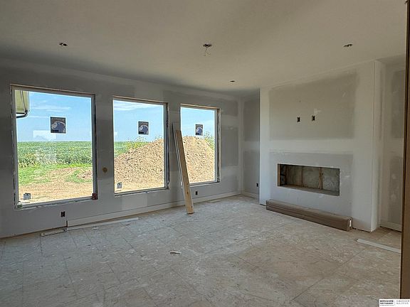 3rd image of 20810 Vernon Ave