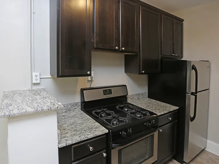 125 Oak Grove St — Photo 35