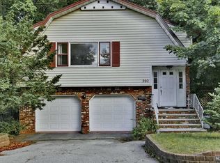 202 N Farview Ave, Paramus, NJ 07652