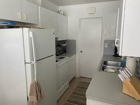 841 NE 40th St — Photo 5