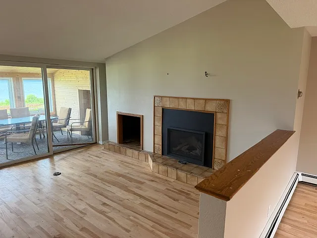 3 bed, 2.5 bath, 2300 sqft, $2,400 — Photo 3